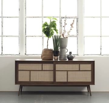 Yuma skänk i smoked oak med rotting detaljer, skjutdörrar - Smoked oak - Products - Förvaring - Förvaringsmöbler - Sideboard & skänk