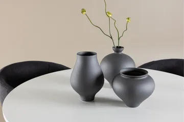 Härön Matgrupp 110 cm Rund med 4 Berit stolar - Vit/Svart - Products - Möbler - Bord & matgrupp - Matgrupp