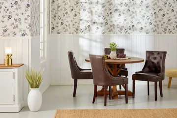 Lyon Matgrupp Rund med 4 st Tuva Fåtölj Konstläder - Trä/Mörkbrun - Products - Möbler - Bord & matgrupp - Matgrupp