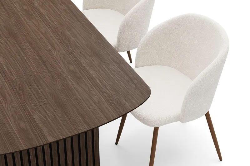 Richeto Matgrupp med 4 Greya Matstolar med Armstöd - Rökt Ek/Vit Bouclé - Products - Möbler - Bord & matgrupp - Matgrupp