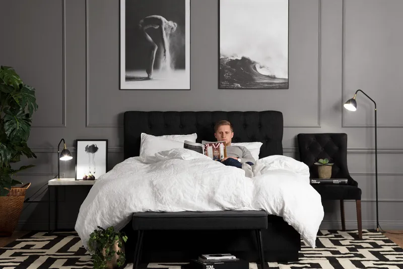 Charleston Kontinentalsäng 180x200 Fast Polyeterskum - Svart - Products - Möbler - Säng - Kontinentalsäng