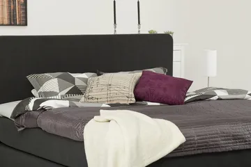 Dolly Kontinentalsäng 210x210 cm - Products - Möbler - Säng - Kontinentalsäng