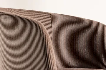 Berit Karmstol - Brun - Products - Möbler - Fåtölj & stolar - Matstol & köksstol