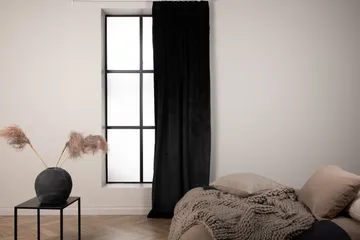 Mary Gardin 135x250 cm - Svart - Products - Textil & mattor - Gardiner - Gardinlängder - Kanallängd