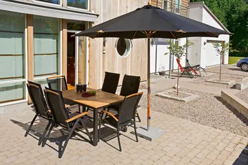 Hillerstorp Nydala Karmstol Utomhus Stapelbar - Svart - Products - Utemöbler & utemiljö - Balkong & altan - Balkongmöbler - Balkongstol