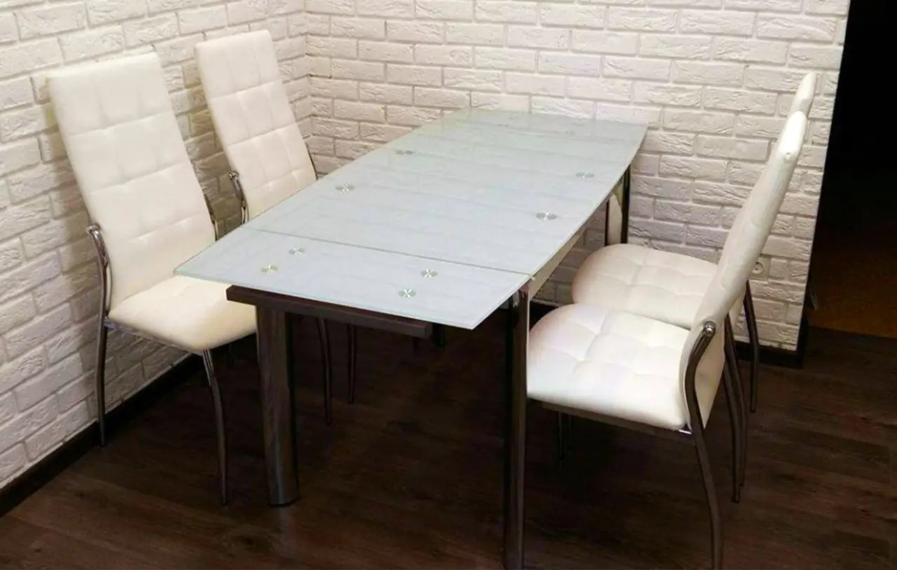 Caylee 100-150 cm spisebord - Krom/hvid