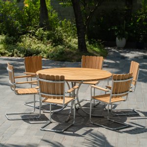 Möllan udendørsgruppe i teak: 6 lænestole med spisebord Ø130 cm Möllan udendørsgruppe i teak: 6 lænestole med spisebord Ø130 cm