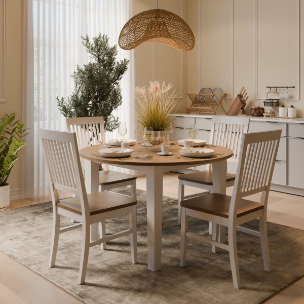 Spisegruppe: Lck spisebord, rundt - hvid / olieret eg + 4 Selma stole - hvid / olieret eg