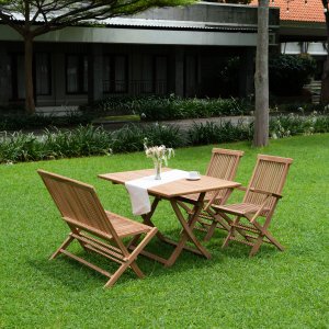 Saltö friluftsgruppe; spisebord med 2 lænestole og teak sofa Saltö friluftsgruppe; spisebord med 2 lænestole og teak sofa