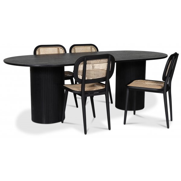 Nova spisebordsst; ovalt spisebord, sortbejdset eg + 4 stk. Sikns II stole i sort/rattan