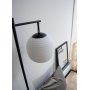 Rille gulvlampe - Sort/opal hvid
