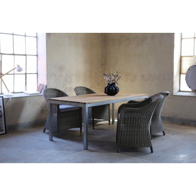 Spisebordsst Alva: Spisebord i teak / galvaniseret stl med 4 Mercury lnestole i brun polyrattan + Trolie til mbler